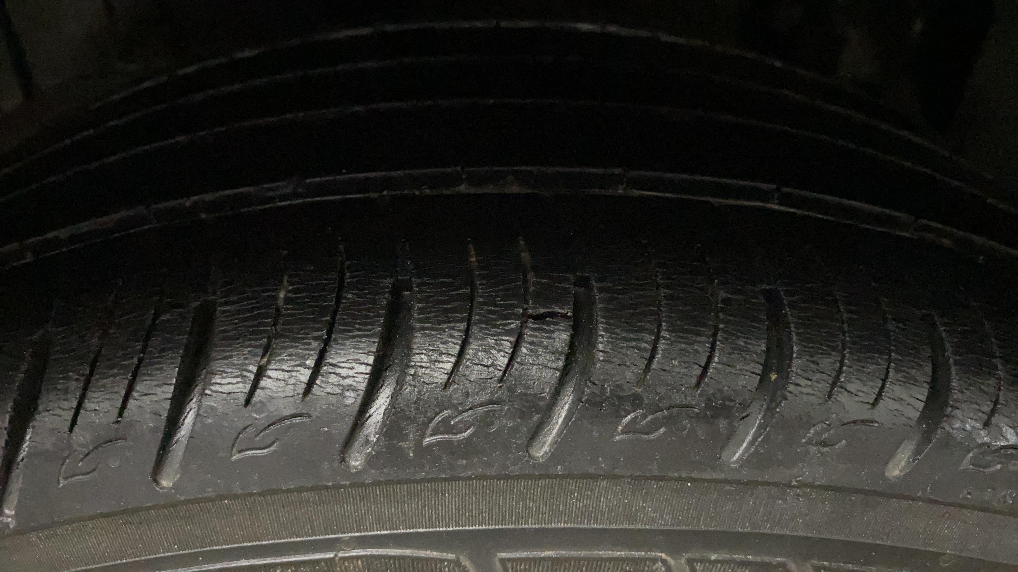 2019 Mahindra XUV300 W8 (O) 1.2 PETROL, Petrol, Manual, 62,025 km, Right Rear Tyre Tread