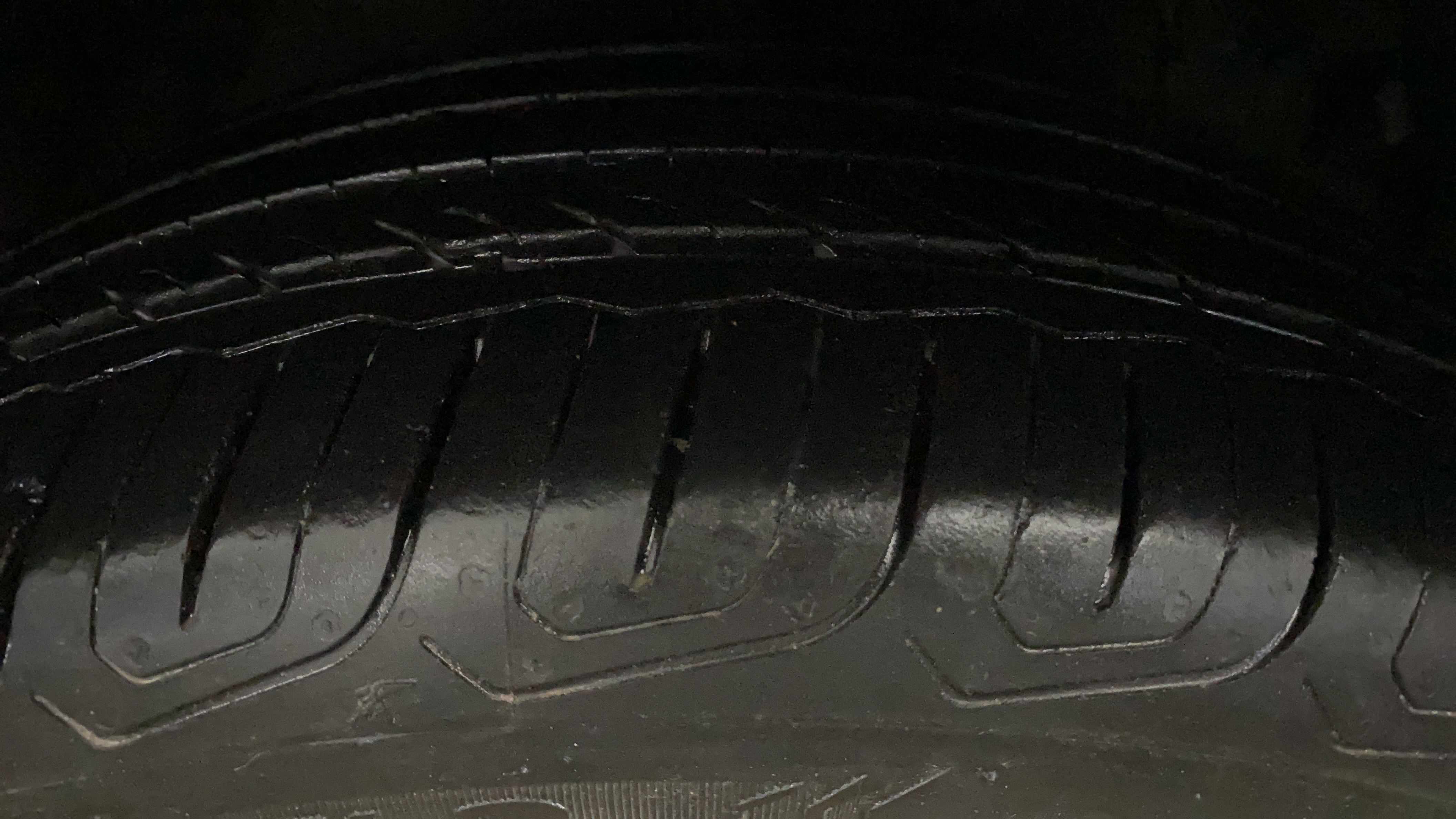 2019 Mahindra XUV300 W8 (O) 1.2 PETROL, Petrol, Manual, 62,025 km, Right Front Tyre Tread