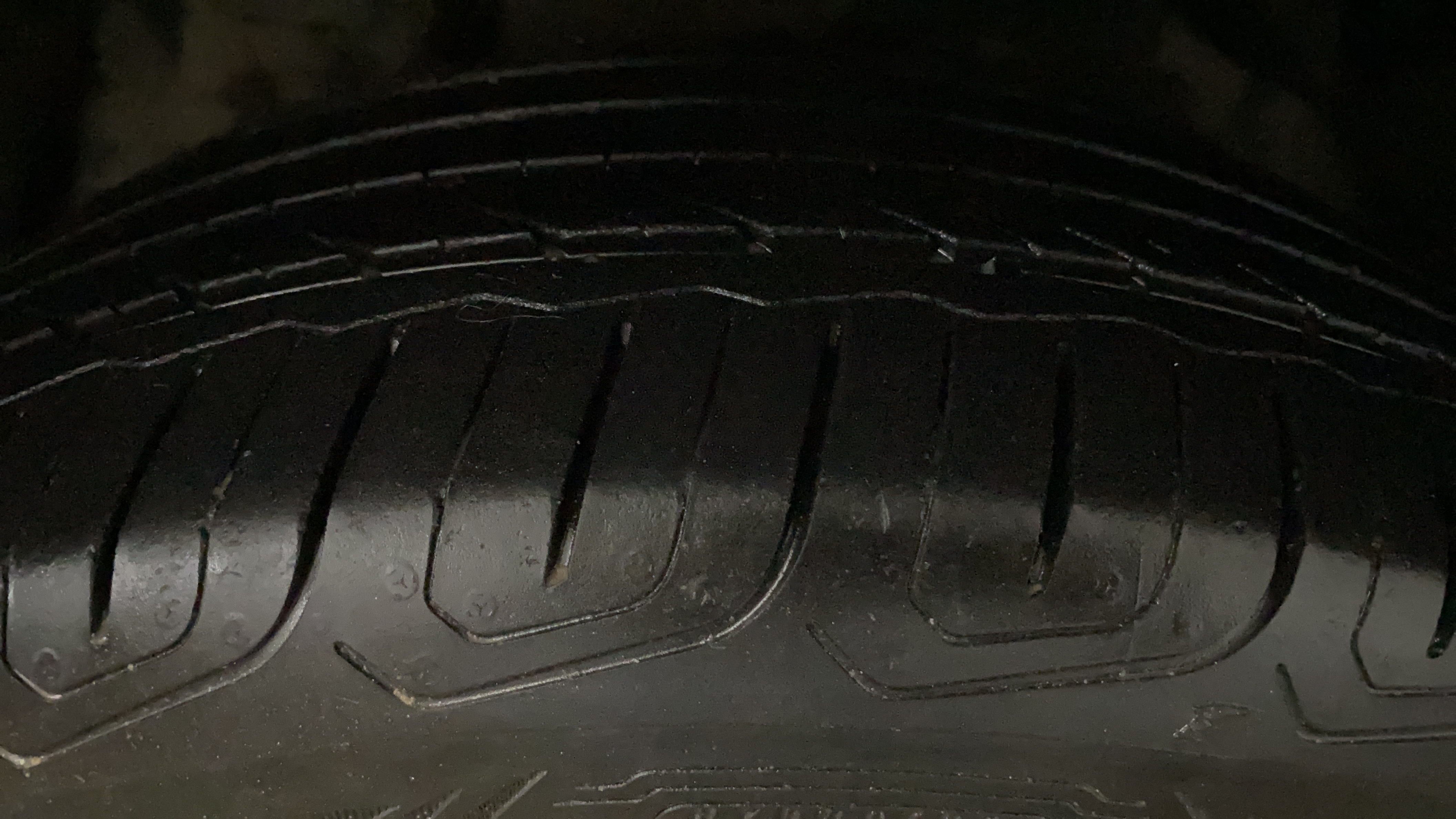 2019 Mahindra XUV300 W8 (O) 1.2 PETROL, Petrol, Manual, 62,025 km, Left Front Tyre Tread
