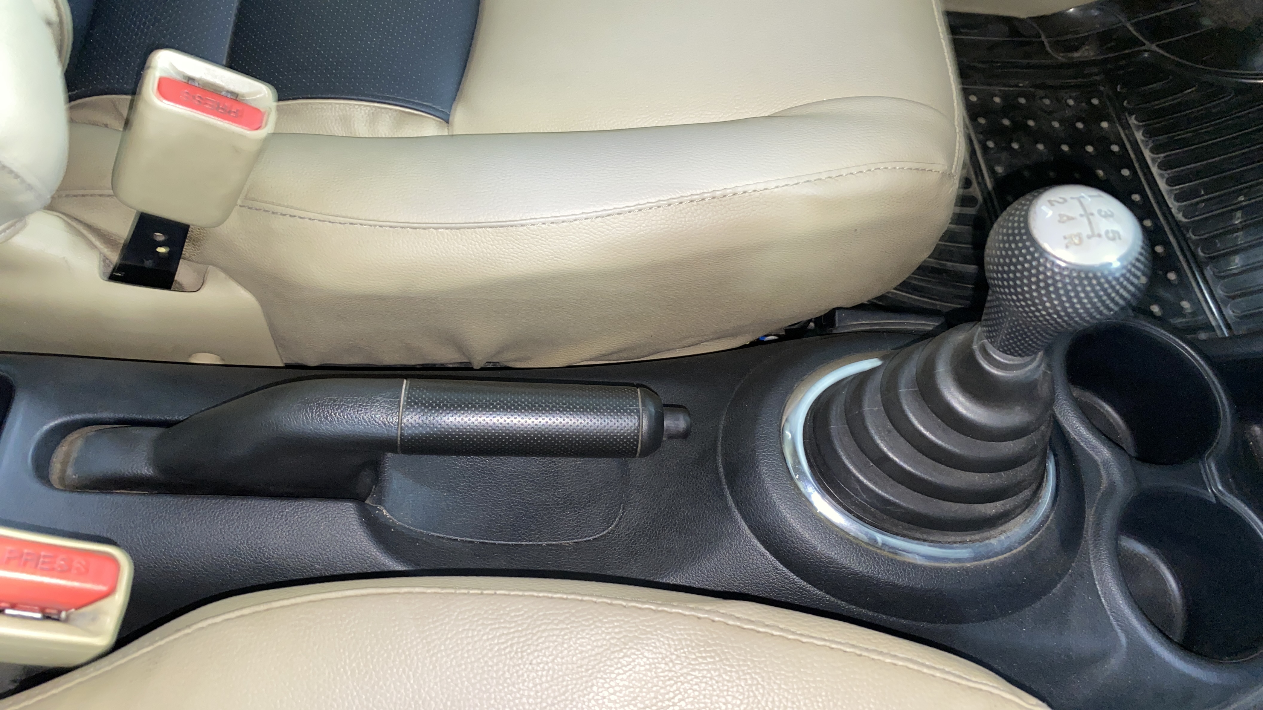 2015 Honda Amaze 1.2L I-VTEC S, Petrol, Manual, 74,038 km, Gear Lever