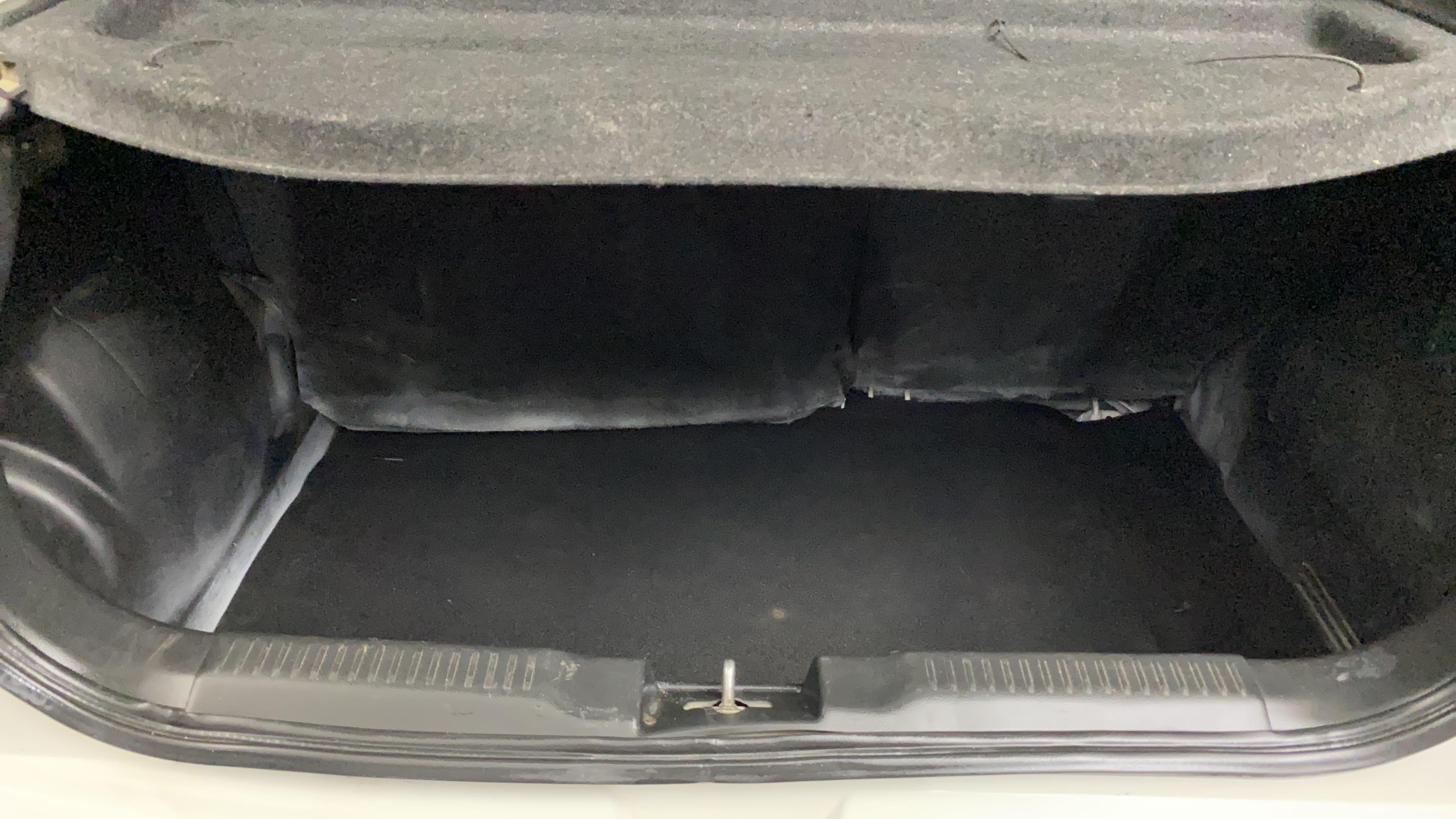 2018 Maruti Swift ZDI AMT, Diesel, Automatic, 1,37,714 km, Boot Inside