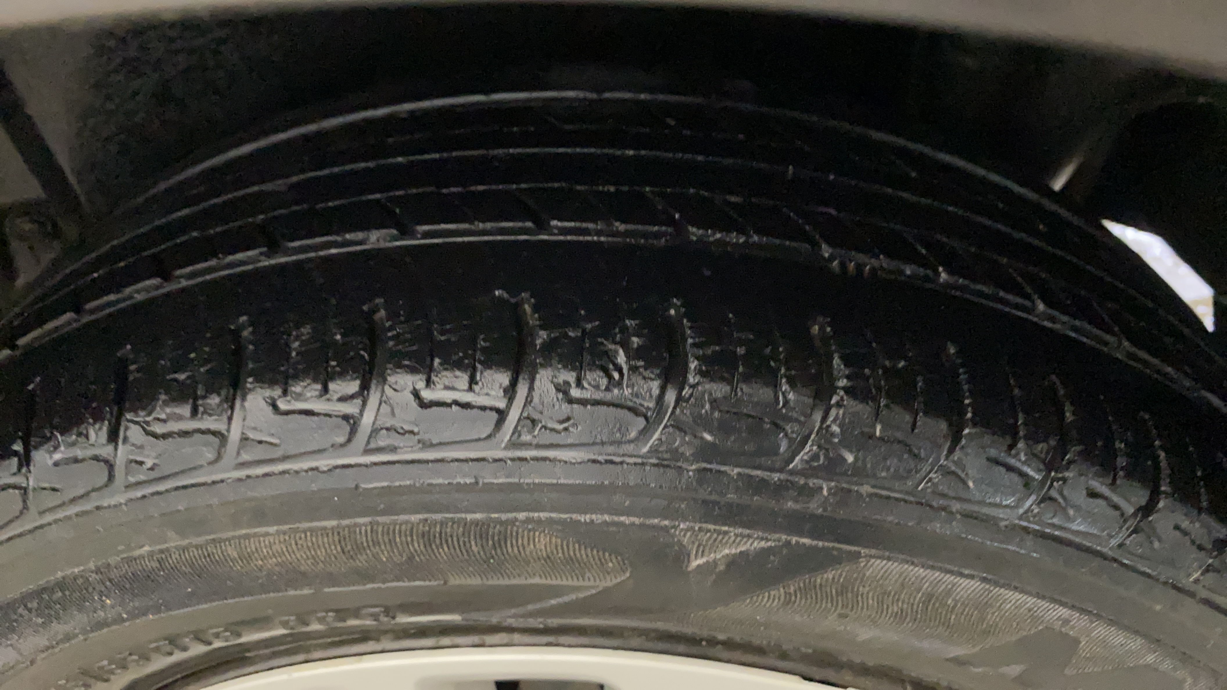 2016 Maruti Ertiga VXI, CNG, Manual, 55,657 km, Left Rear Tyre Tread