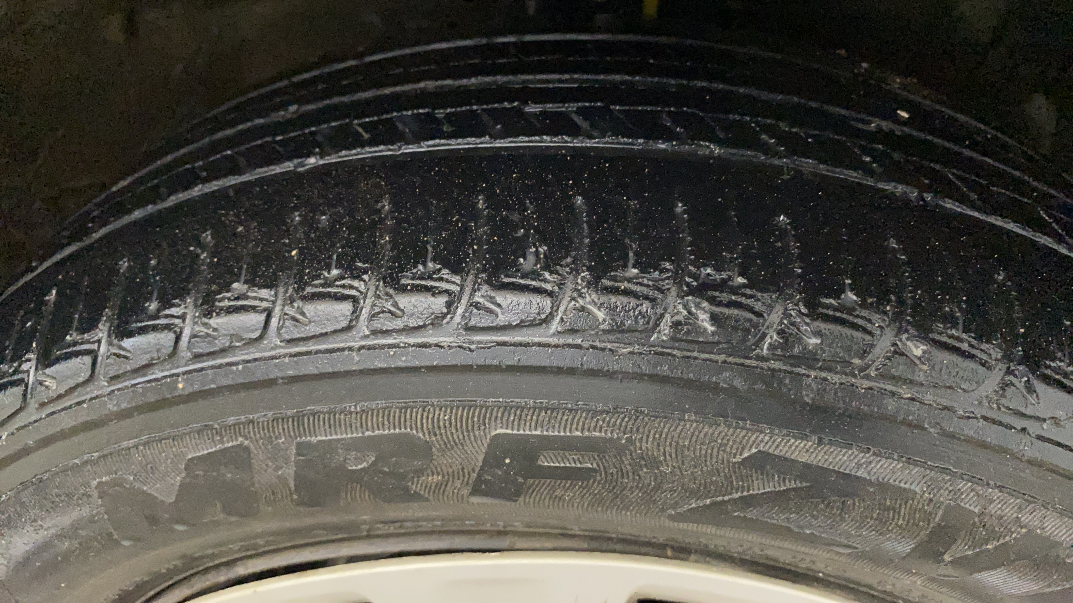 2016 Maruti Ertiga VXI, CNG, Manual, 55,657 km, Right Front Tyre Tread