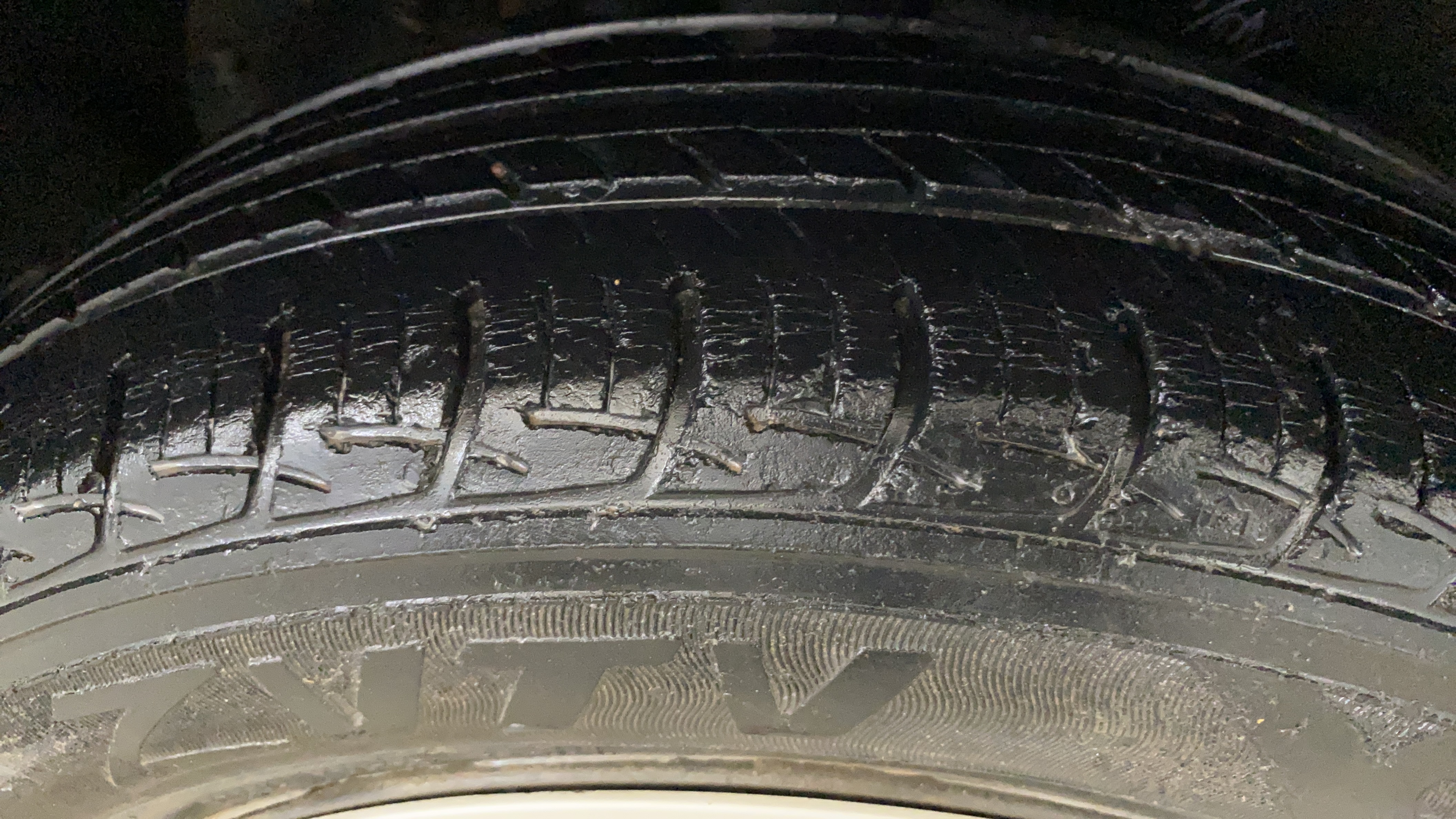 2016 Maruti Ertiga VXI, CNG, Manual, 55,657 km, Right Rear Tyre Tread