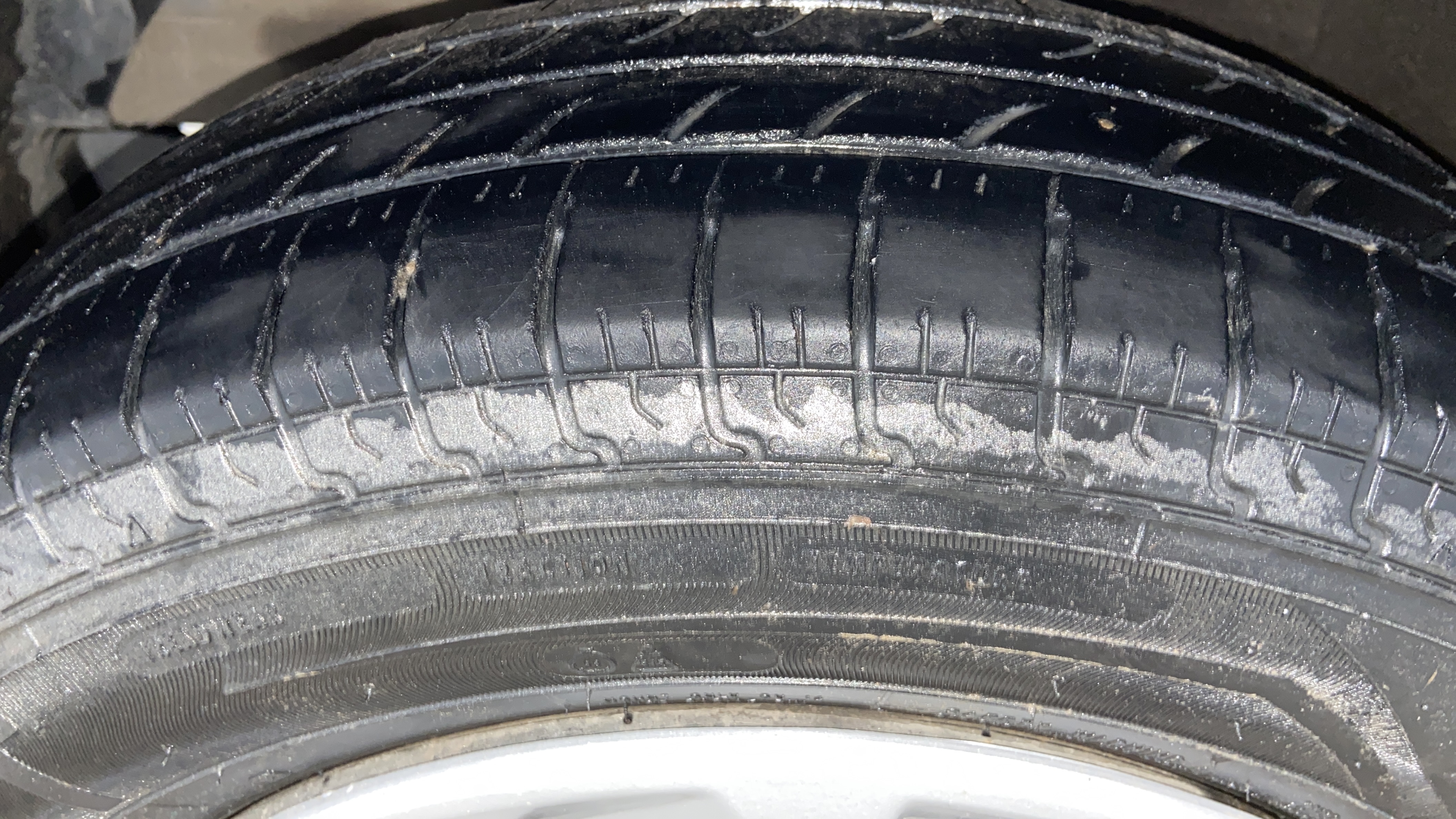 2019 Maruti Dzire VDI, Diesel, Manual, 84,297 km, Left Front Tyre Tread