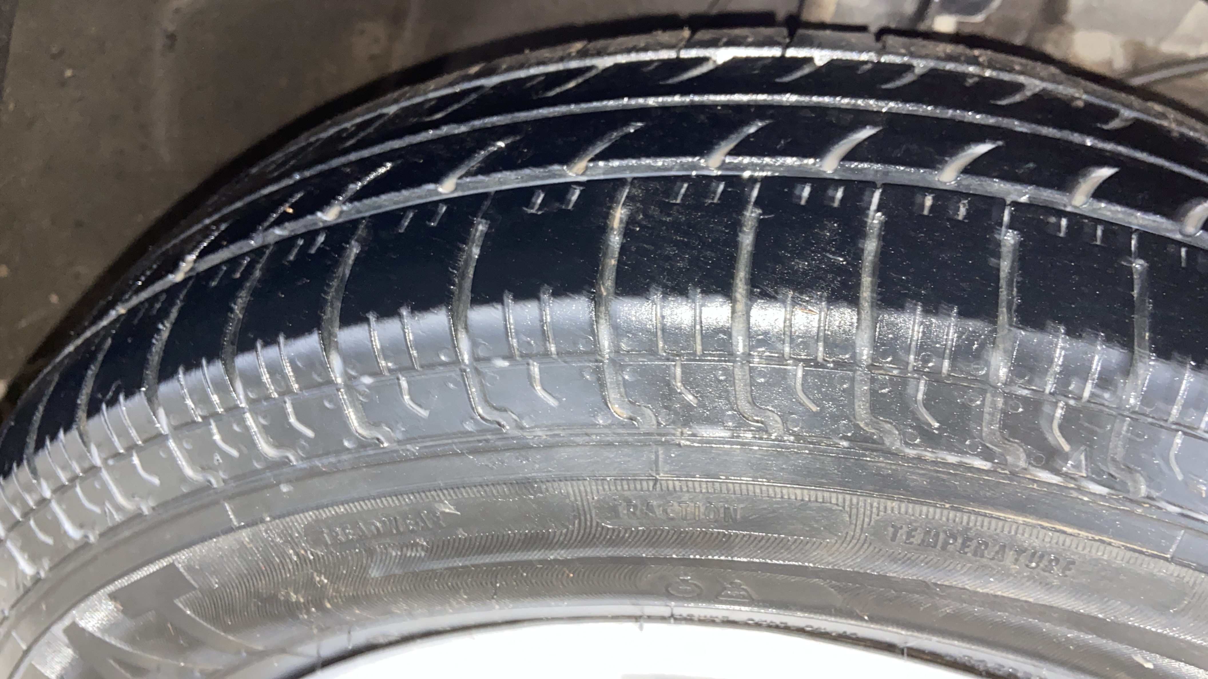 2019 Maruti Dzire VDI, Diesel, Manual, 84,297 km, Right Front Tyre Tread