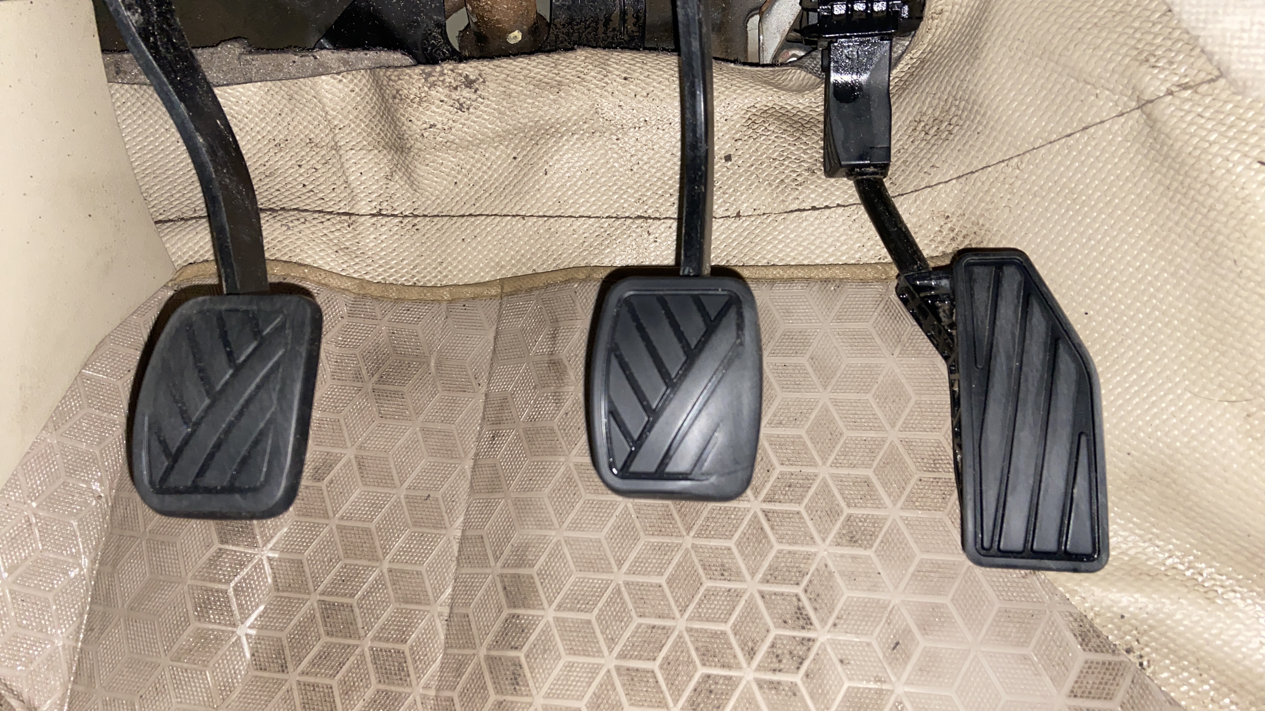 2019 Maruti Dzire VDI, Diesel, Manual, 84,297 km, Pedals