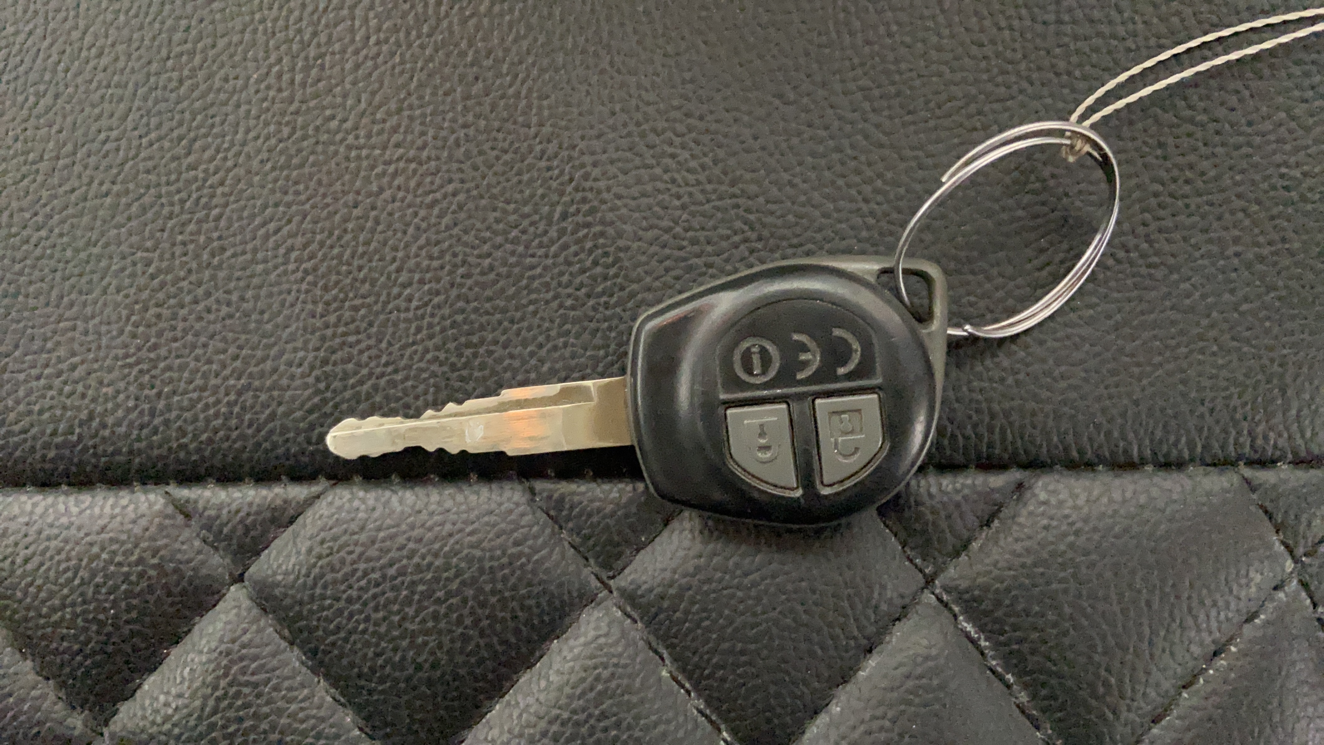 2019 Maruti Dzire VDI, Diesel, Manual, 84,297 km, Key Close Up
