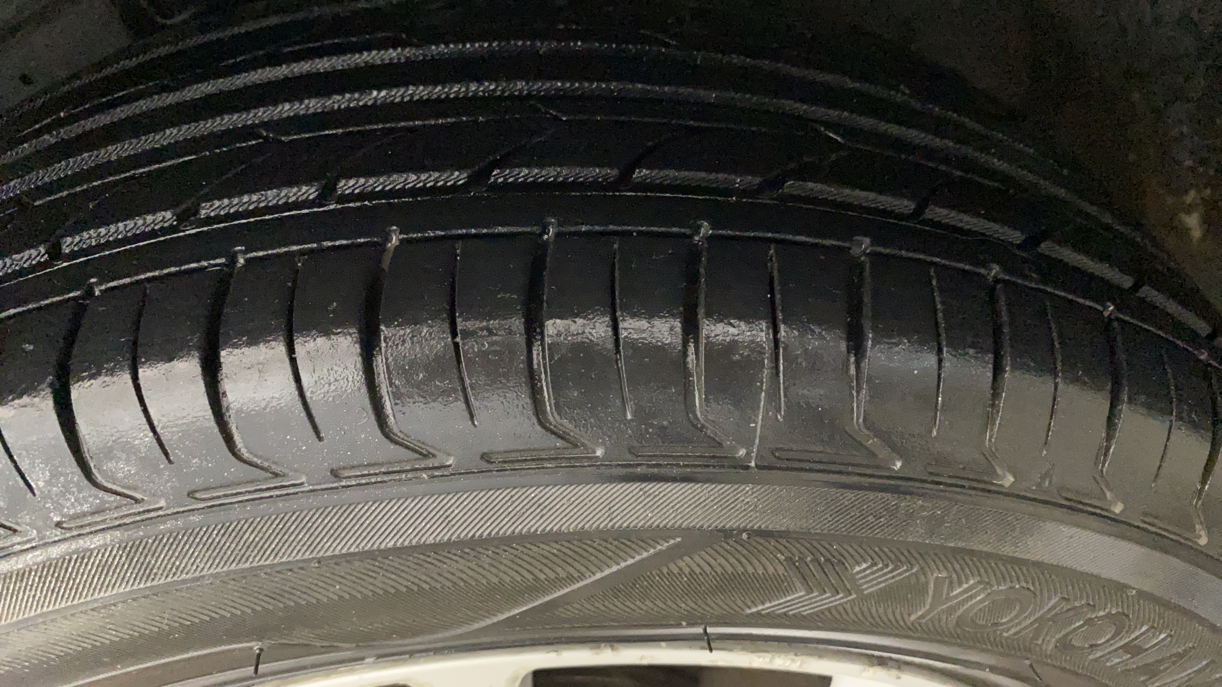 2015 Maruti Swift LXI (O), Petrol, Manual, 38,356 km, Left Front Tyre Tread