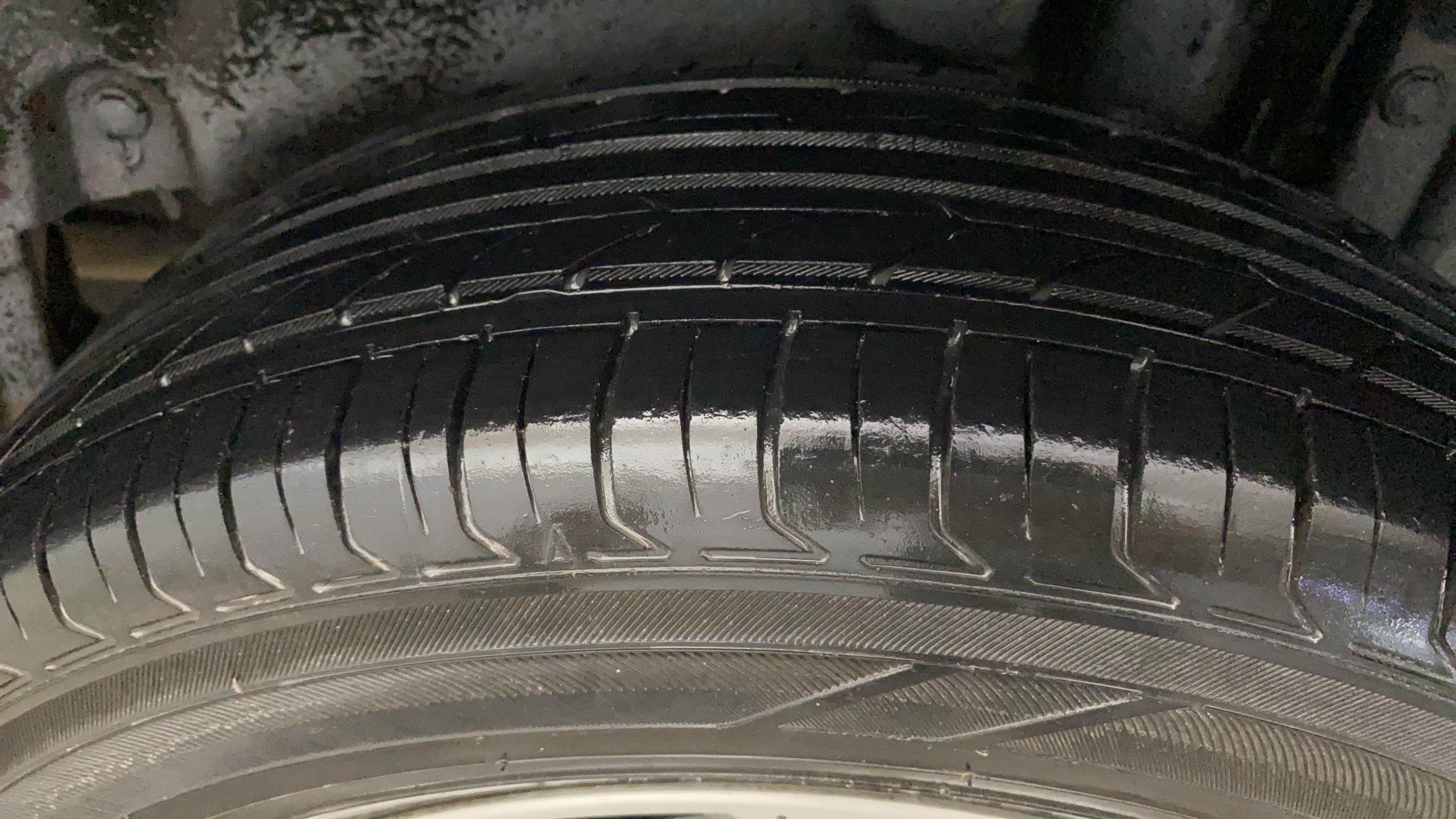 2015 Maruti Swift LXI (O), Petrol, Manual, 38,356 km, Left Rear Tyre Tread