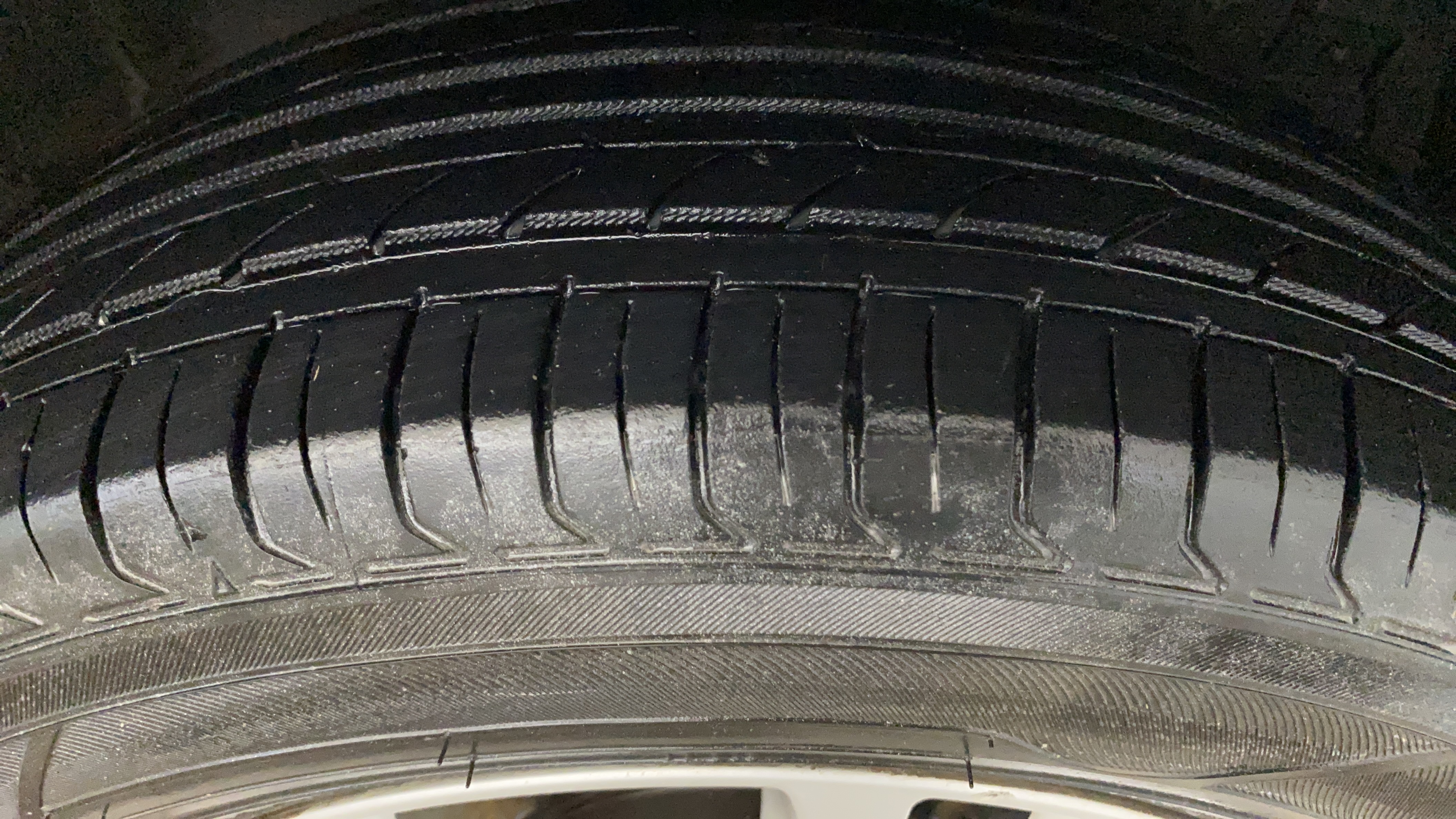 2015 Maruti Swift LXI (O), Petrol, Manual, 38,356 km, Right Front Tyre Tread