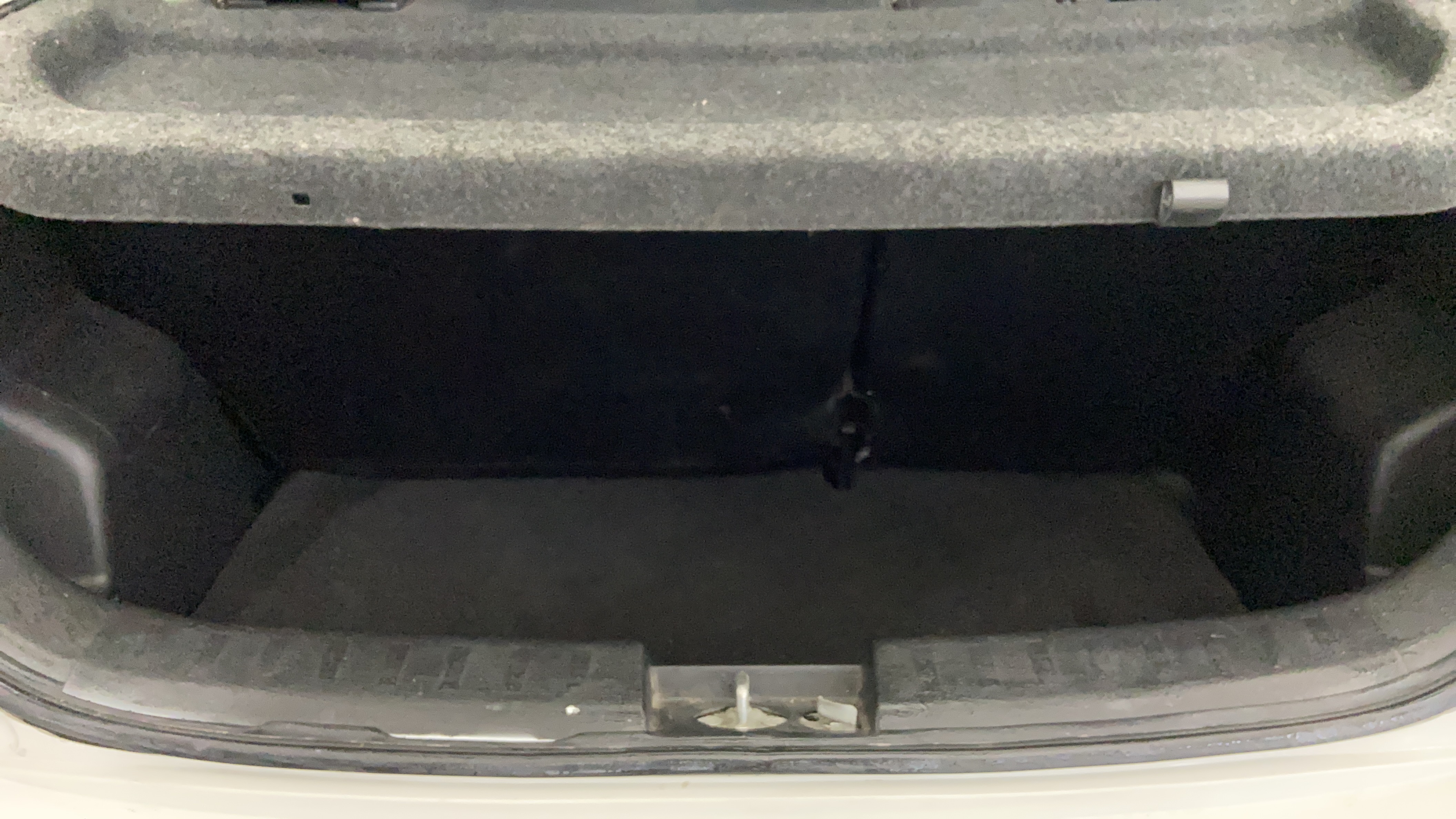 2016 Maruti Swift LXI (O), Petrol, Manual, 54,201 km, Boot Inside