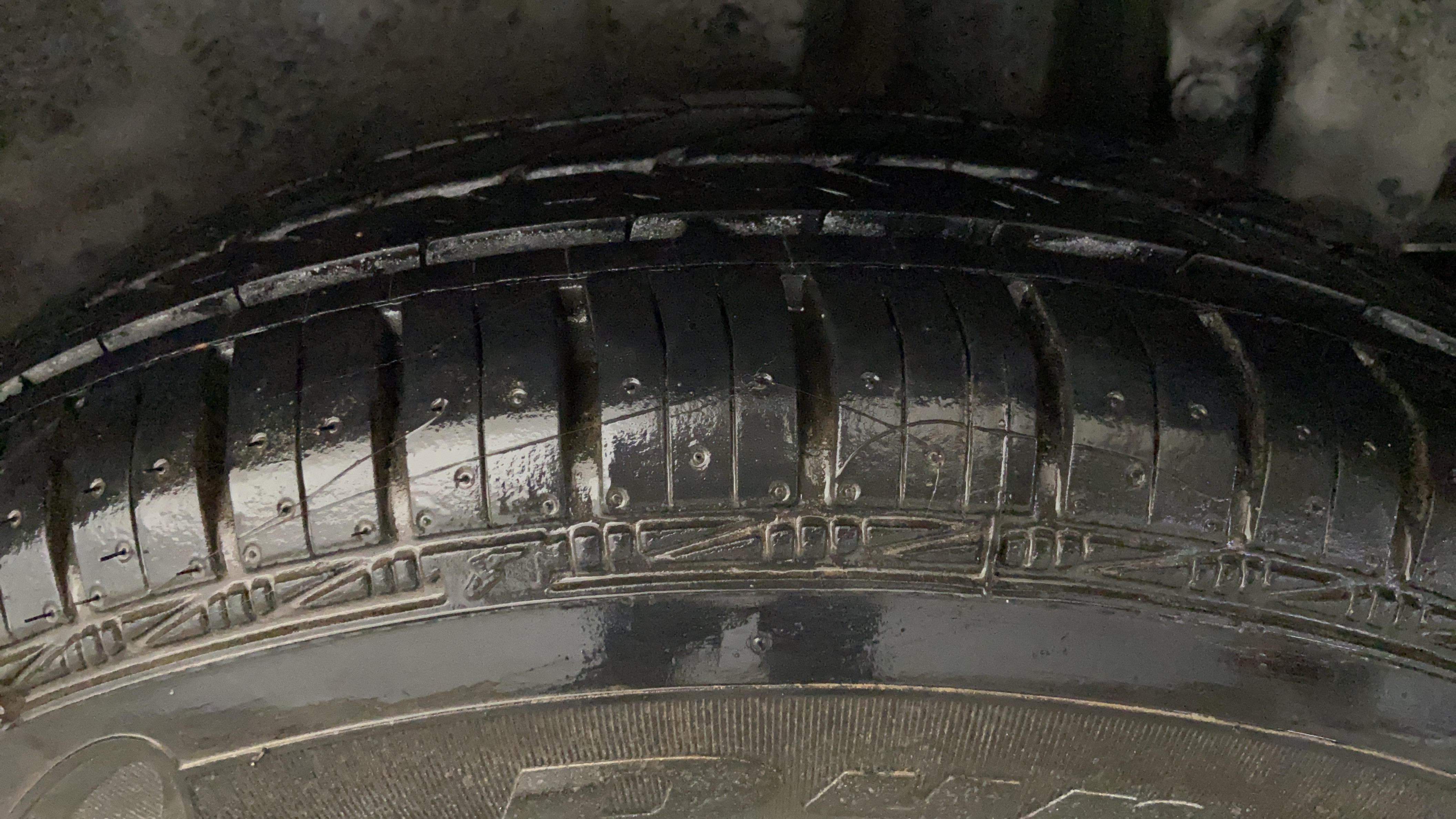 2016 Maruti Swift LXI (O), Petrol, Manual, 54,201 km, Left Rear Tyre Tread