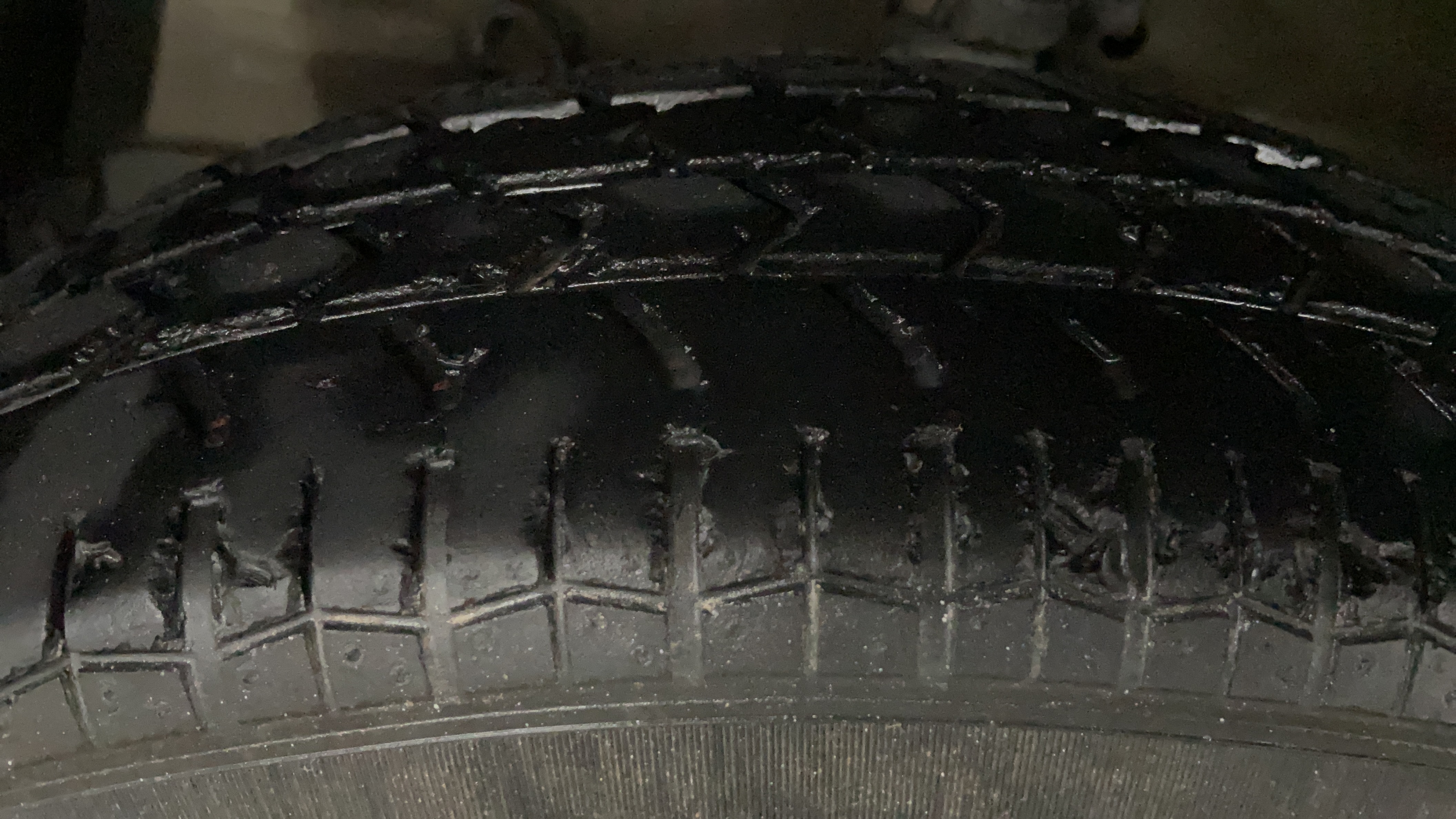 2015 Maruti Swift VXI, Petrol, Manual, 32,808 km, Left Front Tyre Tread