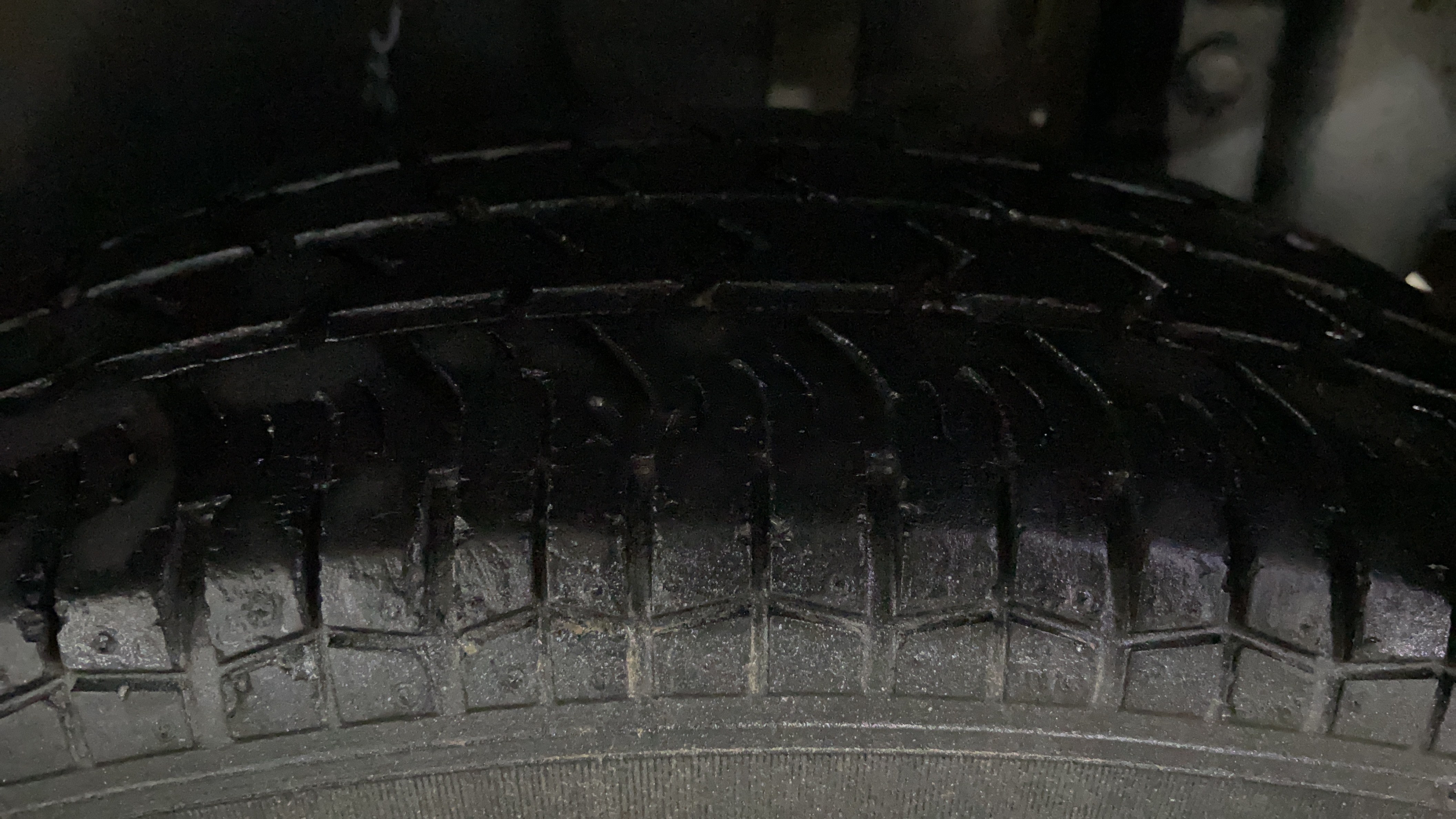 2015 Maruti Swift VXI, Petrol, Manual, 32,808 km, Left Rear Tyre Tread