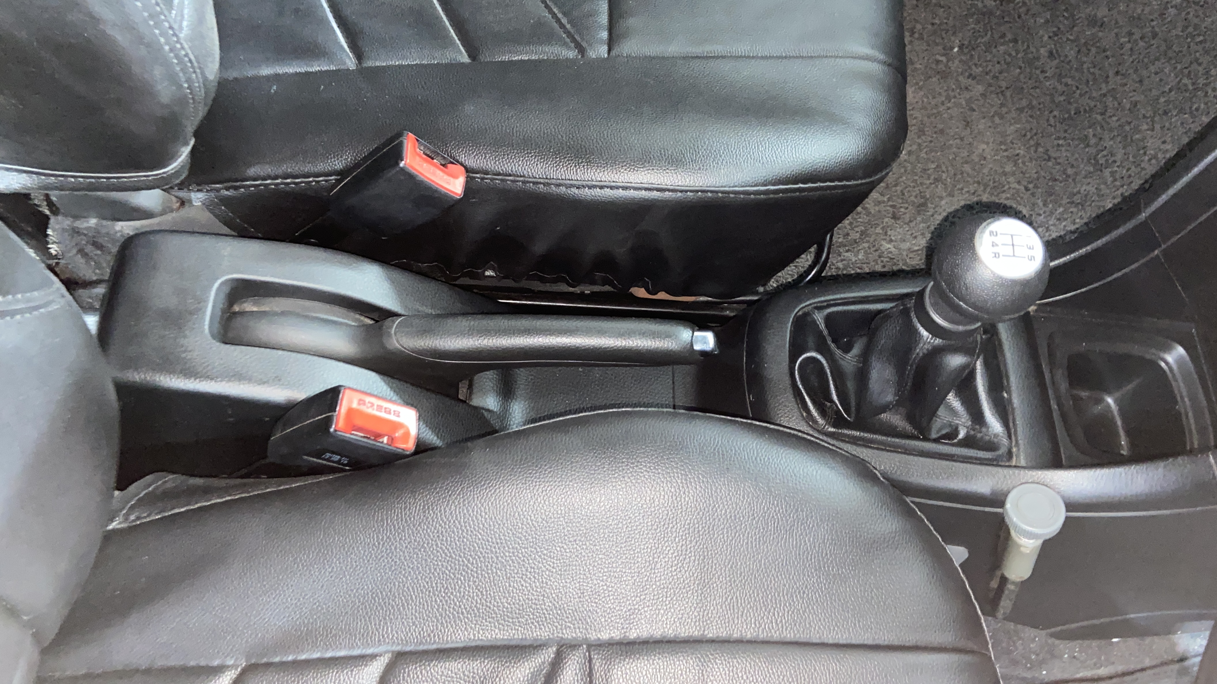 2015 Maruti Swift VXI, Petrol, Manual, 32,808 km, Gear Lever