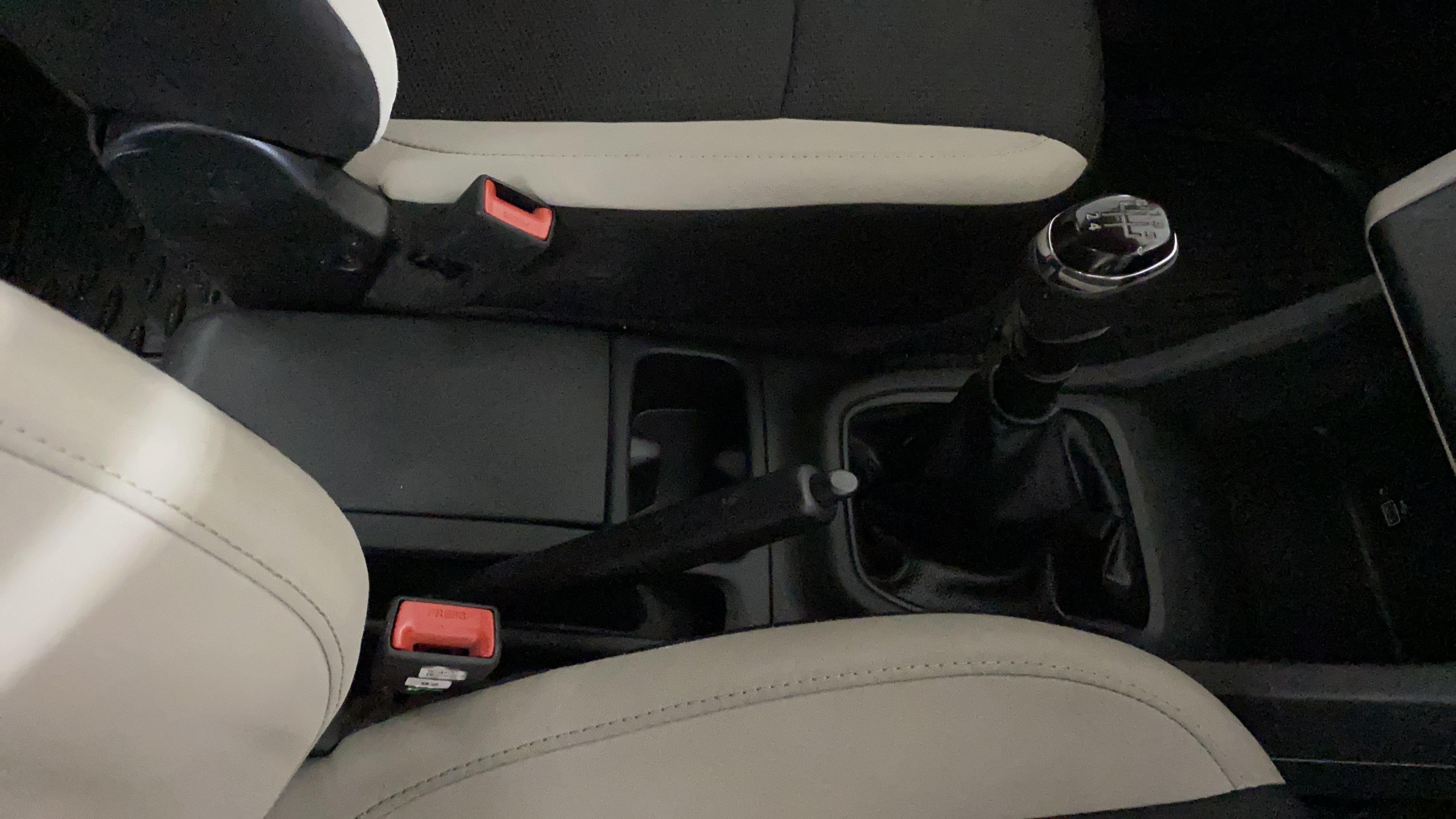 2020 Renault TRIBER RXT, Petrol, Manual, 48,870 km, Gear Lever